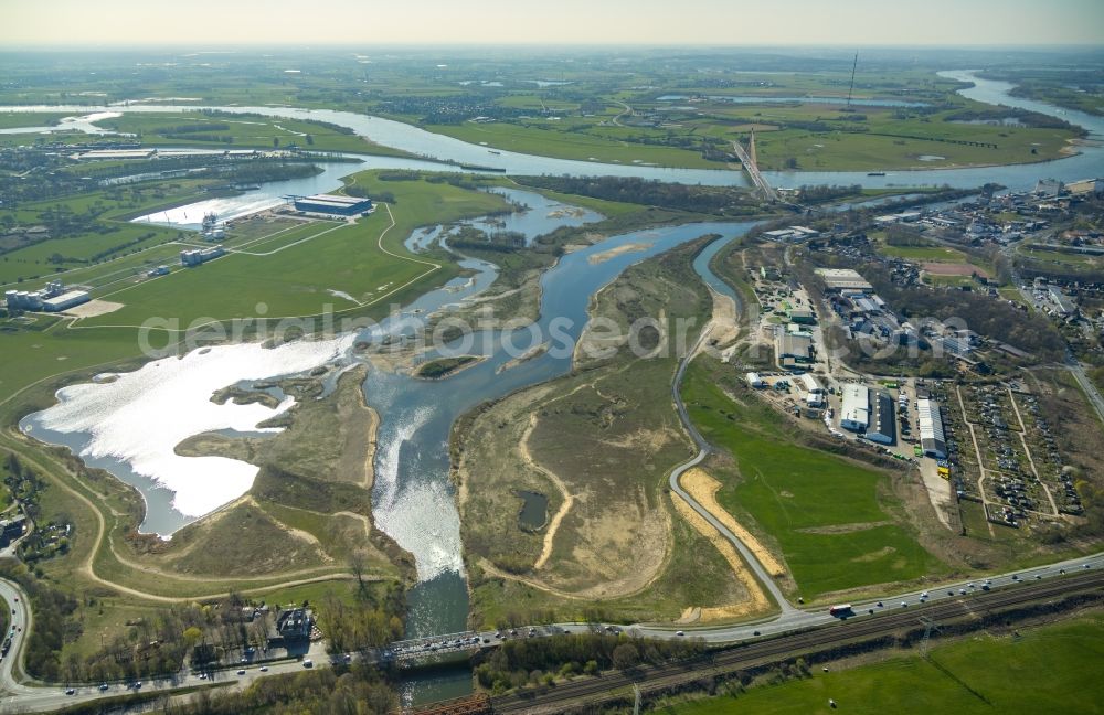 Aerial photograph Wesel - Riparian areas along the river mouth of Lippe in Wesel in the state North Rhine-Westphalia, Germany