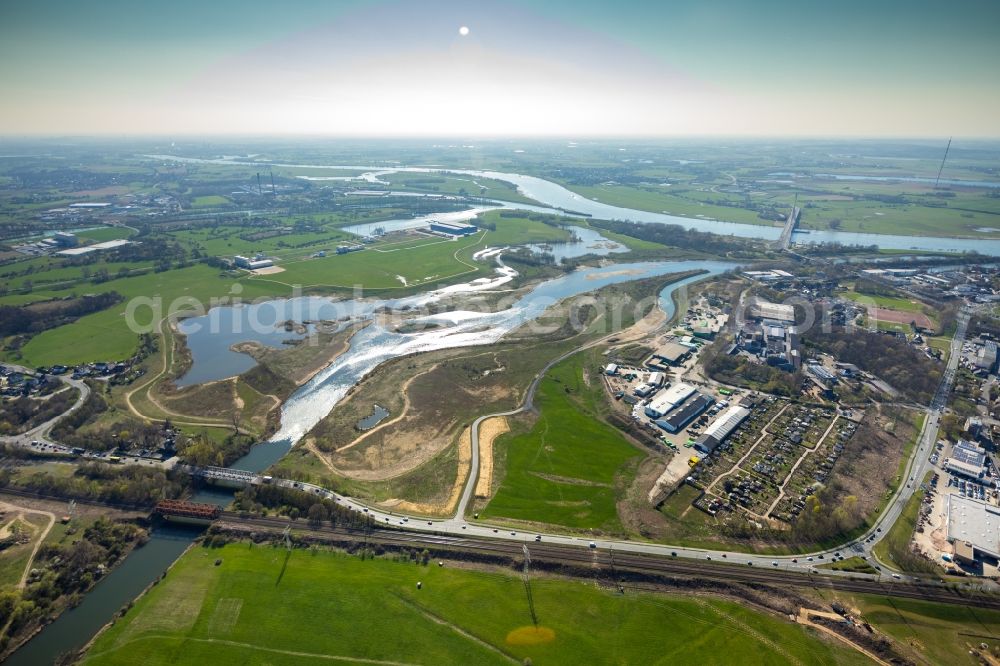 Wesel from the bird's eye view: Riparian areas along the river mouth of Lippe in Wesel in the state North Rhine-Westphalia, Germany