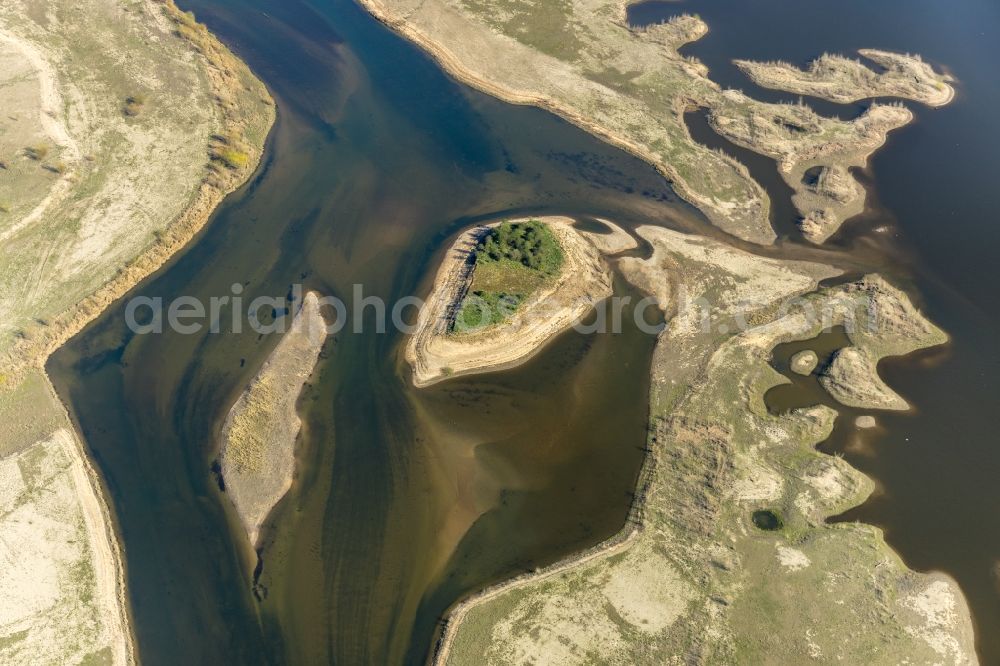 Wesel from the bird's eye view: Riparian areas along the river mouth of Lippe in Wesel in the state North Rhine-Westphalia, Germany