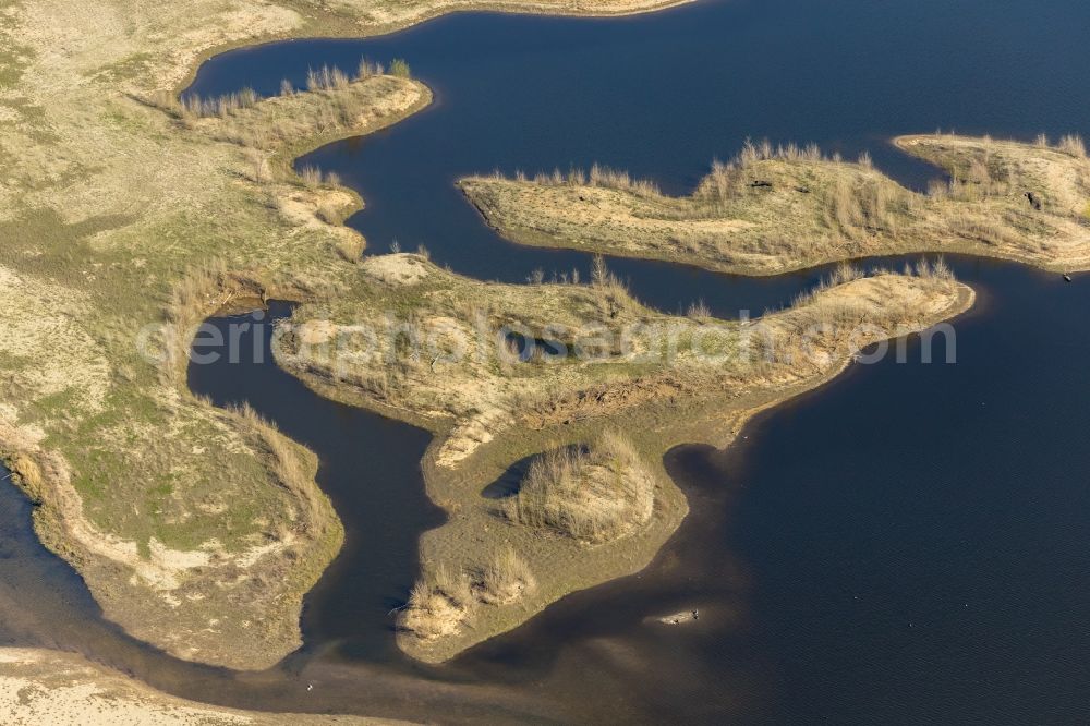 Wesel from the bird's eye view: Riparian areas along the river mouth of Lippe in Wesel in the state North Rhine-Westphalia, Germany