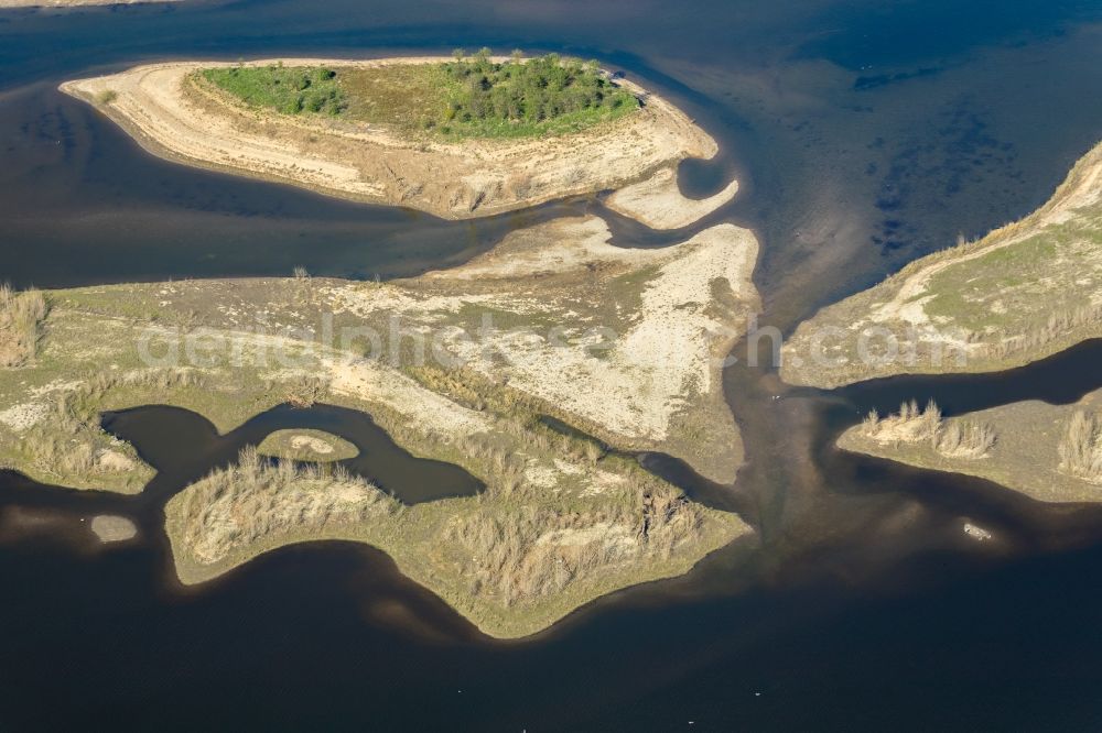 Wesel from the bird's eye view: Riparian areas along the river mouth of Lippe in Wesel in the state North Rhine-Westphalia, Germany