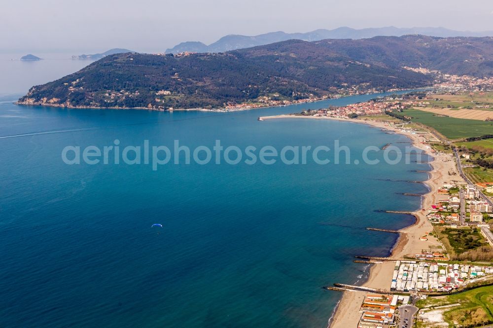 Marinella di Sarzana from the bird's eye view: Riparian areas along the river mouth of Magra ins Mittelmeer in Marinella di Sarzana in Ligurien, Italy