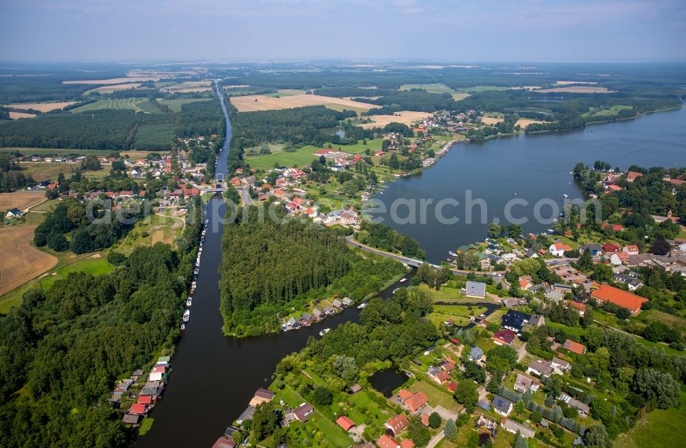 Mirow from above - Riparian areas along the river mouth des Mirower Kanals in den Mirower See in Mirow in the state Mecklenburg - Western Pomerania