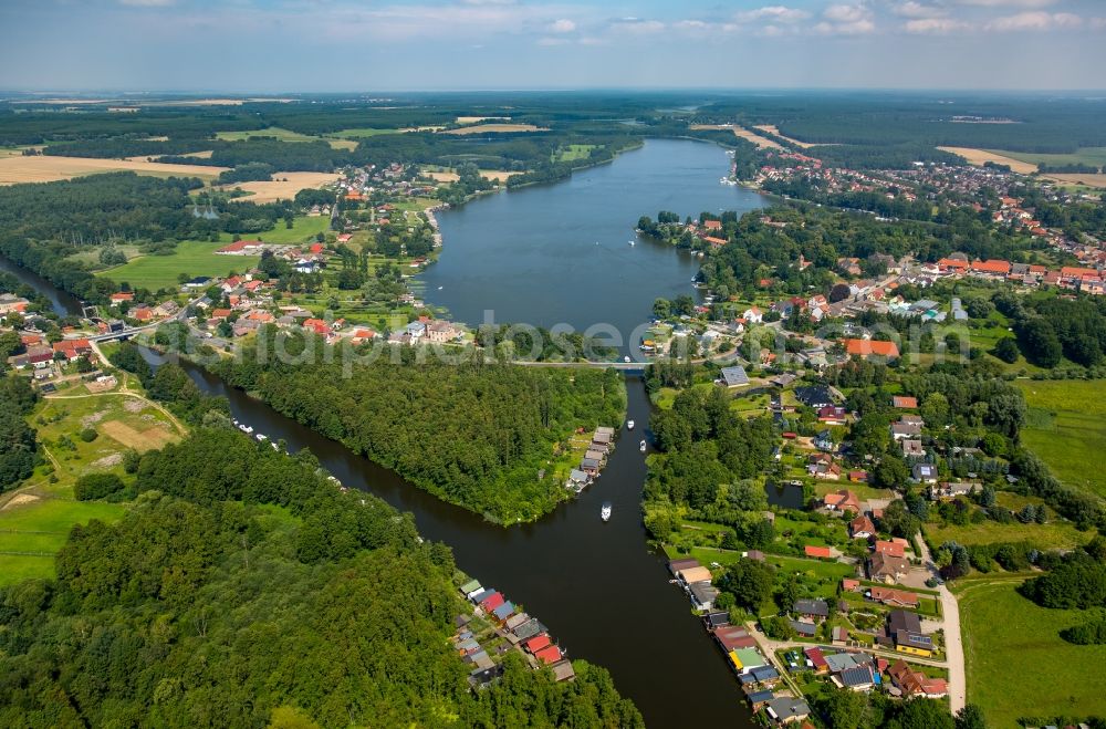 Aerial photograph Mirow - Riparian areas along the river mouth des Mirower Kanals in den Mirower See in Mirow in the state Mecklenburg - Western Pomerania