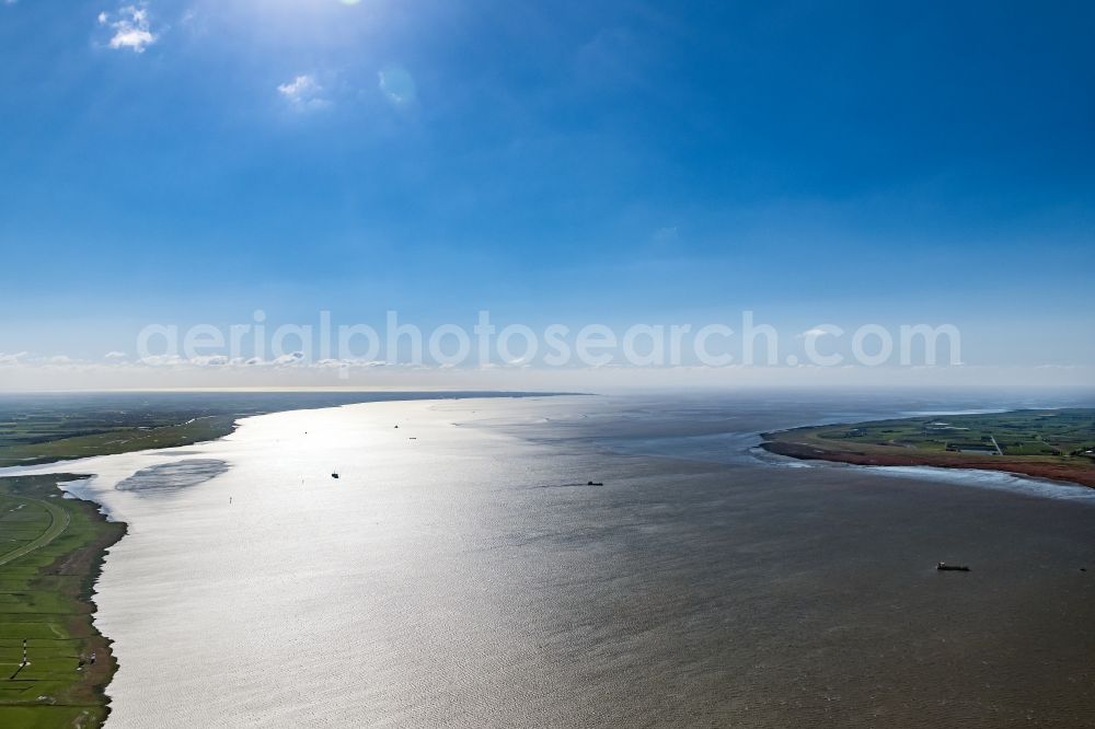 Balje from the bird's eye view: Riparian areas along the river mouth of Oste in die Elbe in Balje in the state Lower Saxony, Germany