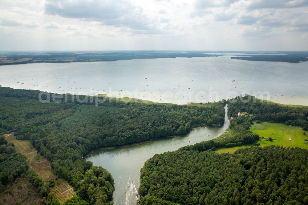 Waren (Müritz) from the bird's eye view: Riparian areas along the river mouth of Reeckkanals into the Koelpinlake in Waren (Mueritz) in the state Mecklenburg - Western Pomerania