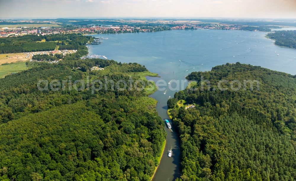 Aerial photograph Klink - Riparian areas along the river mouth of the Reeckchannel into the Lake Binnenmueritz in Klink in the state Mecklenburg - Western Pomerania