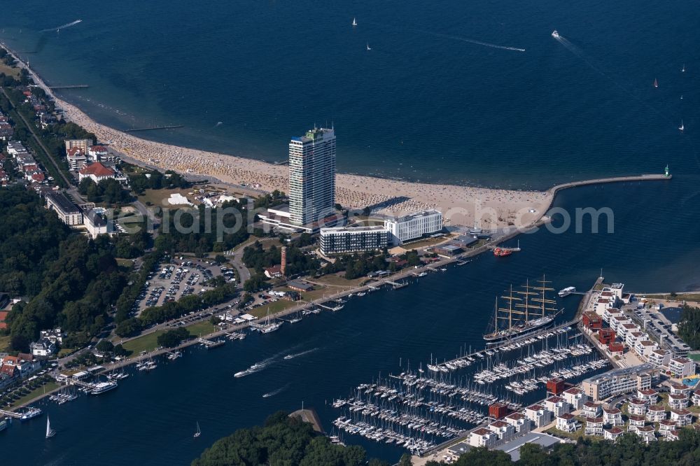 Aerial image Travemünde - Riparian areas along the river mouth of Trave in Travemuende in the state Schleswig-Holstein, Germany