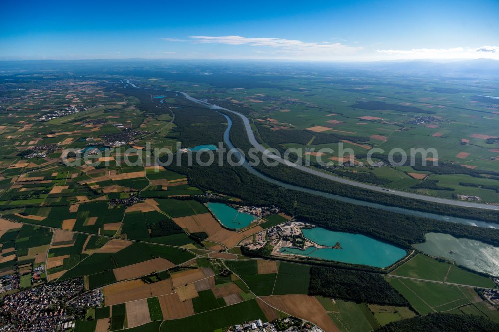 Aerial image Hartheim am Rhein - Riparian zones on the course of the river of Rhein and parallel verlaufenden Rheinseitenkanal in Hartheim am Rhein in the state Baden-Wuerttemberg, Germany