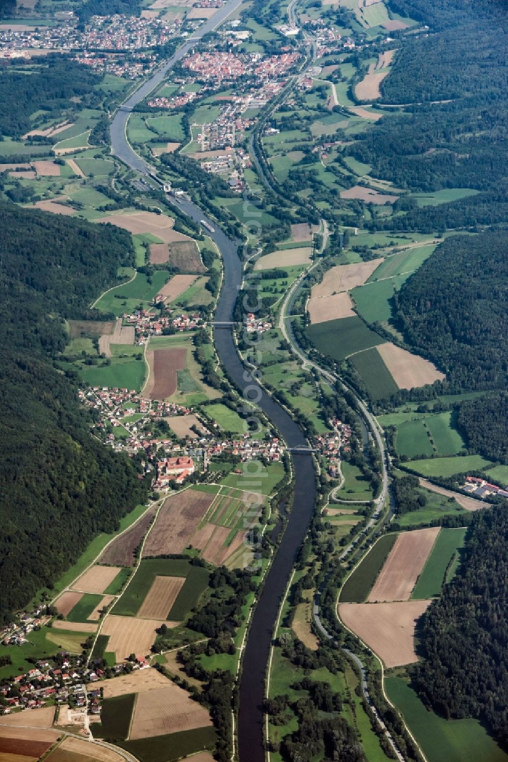 Beilngries from the bird's eye view: Riparian zones on the course of the river of Altmuehl in Beilngries in the state Bavaria, Germany