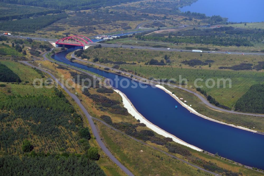 Grosspösna from the bird's eye view: Riparian zones on the course of the river der Auenhainer Bucht in Grosspoesna in the state Saxony