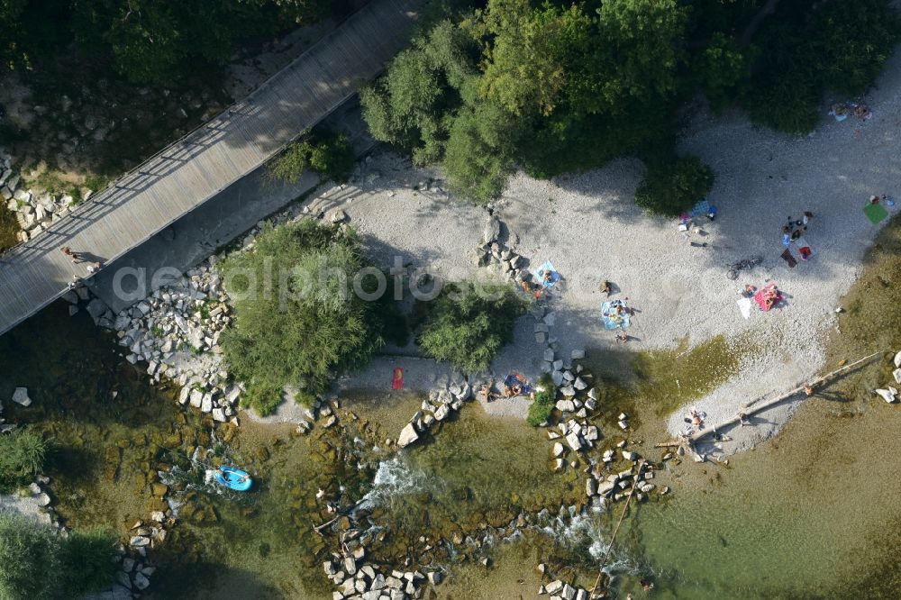 München from above - Riparian zones on the course of the river des ausgetrockneten Flussbettes der Isar in Munich in the state Bavaria