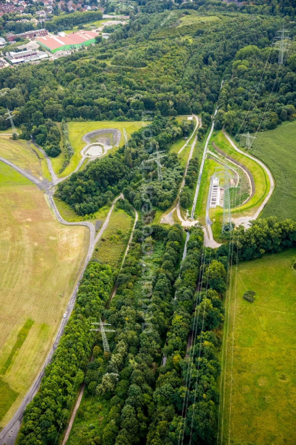 Gladbeck from the bird's eye view: Riparian zones on the course of the river of Boye in Gladbeck in the state North Rhine-Westphalia, Germany