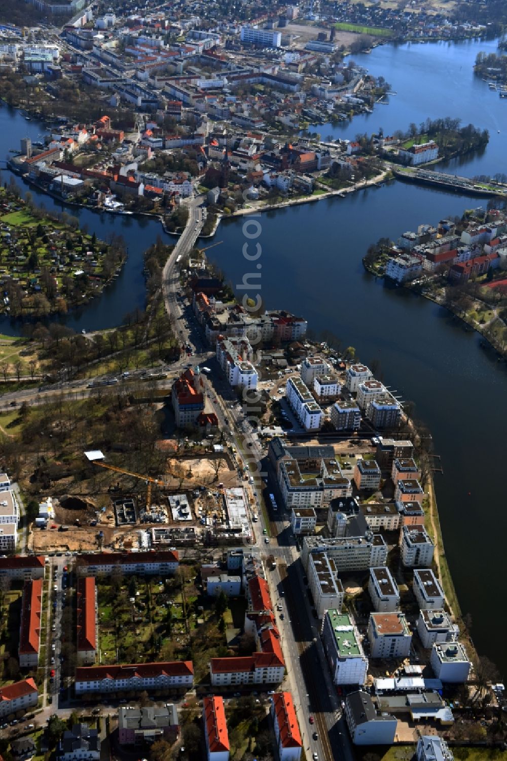 Aerial photograph Berlin - Riparian zones on the course of the river the Dahme in the district Koepenick in Berlin