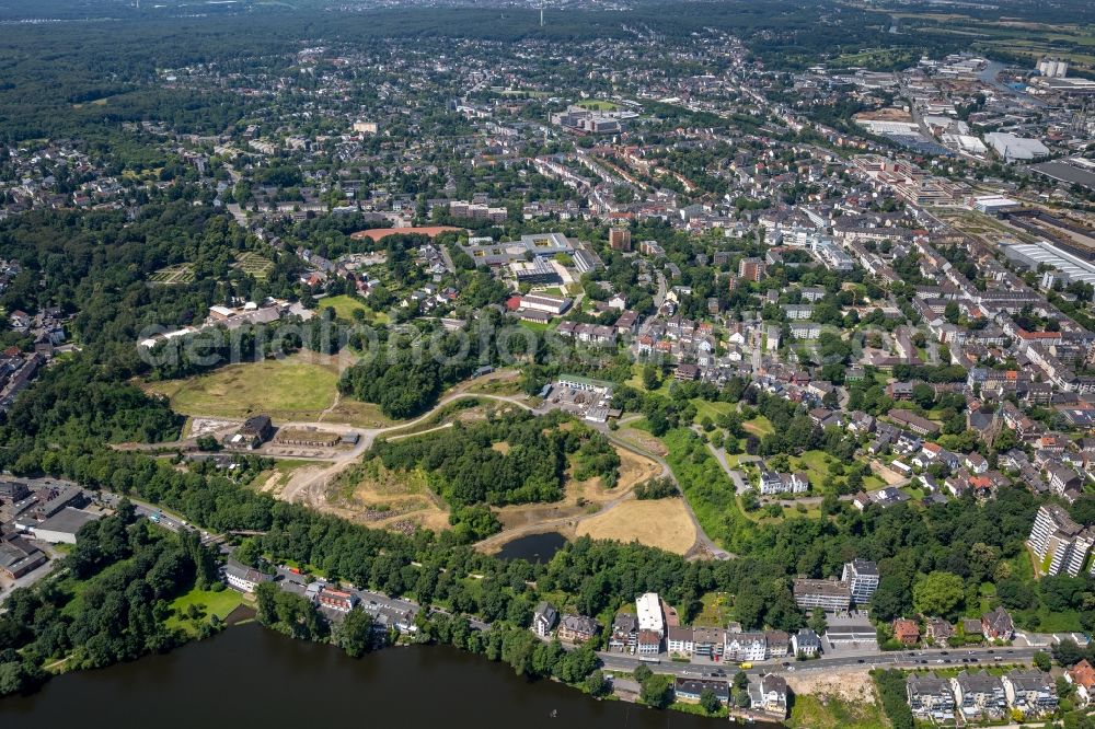 Aerial image Mülheim an der Ruhr - Riparian zones on the course of the river the former quarry Rauen in Muelheim on the Ruhr in the state North Rhine-Westphalia