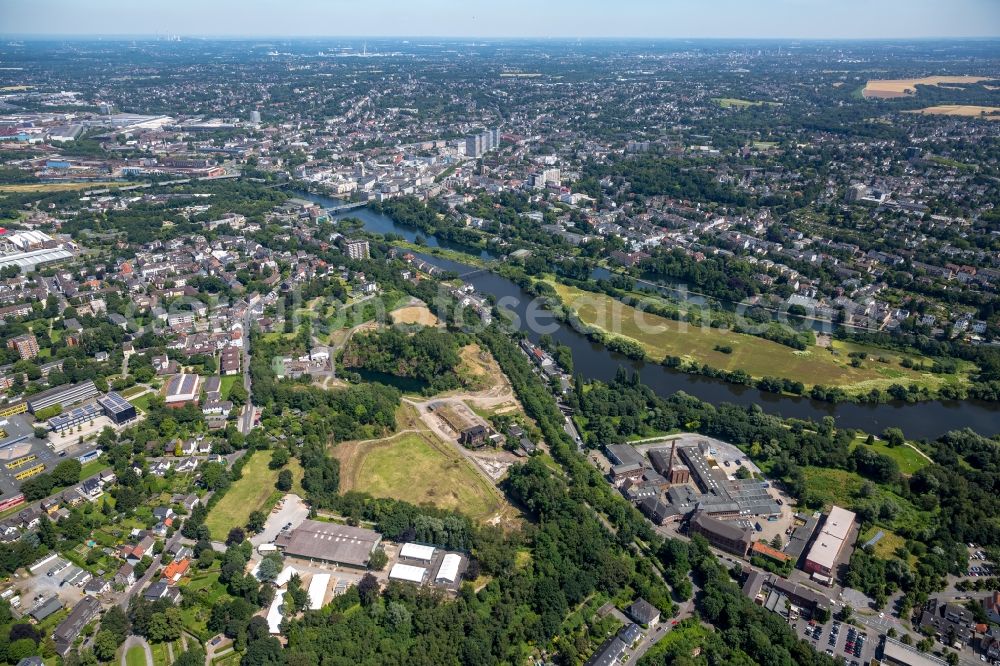 Mülheim an der Ruhr from above - Riparian zones on the course of the river the former quarry Rauen in Muelheim on the Ruhr in the state North Rhine-Westphalia