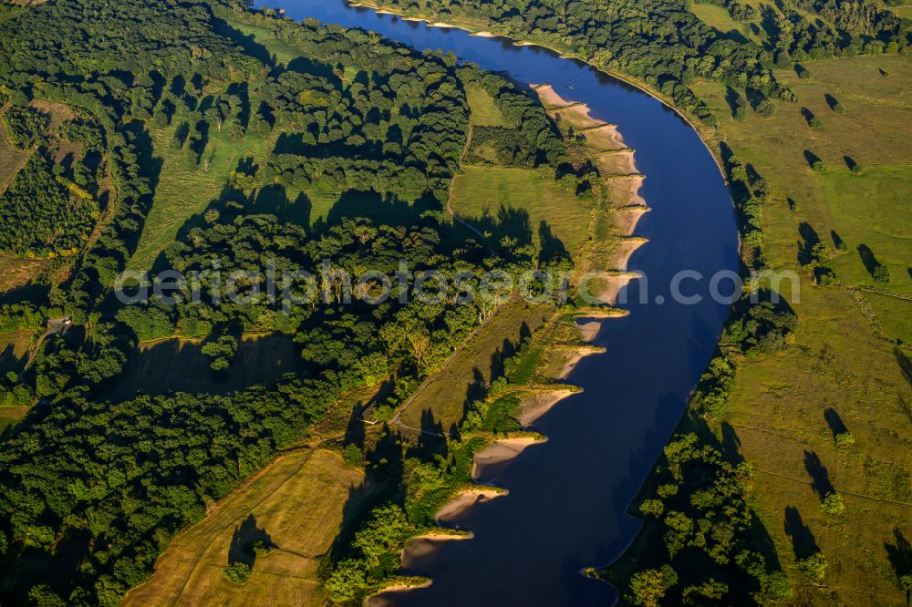 Aerial photograph Rosslau Elbe - Riparian areas on the course of the Elbe near Rosslau in the state Saxony-Anhalt, Germany