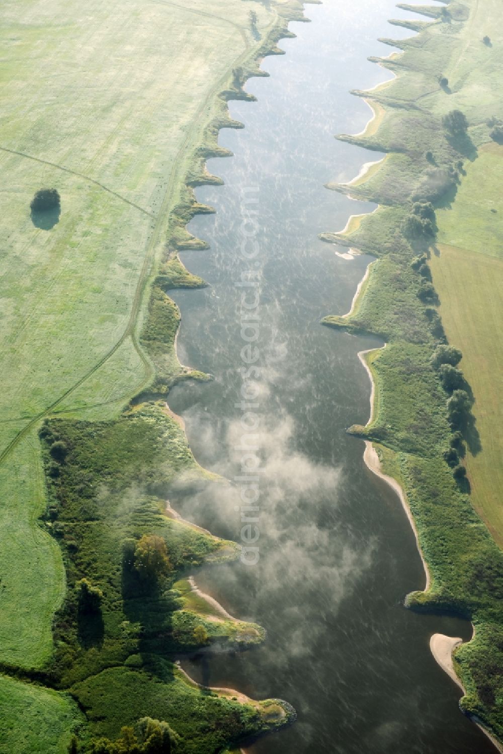 Aerial photograph Iserbegka - Riparian zones on the course of the river of Elbe in Iserbegka in the state Saxony-Anhalt, Germany