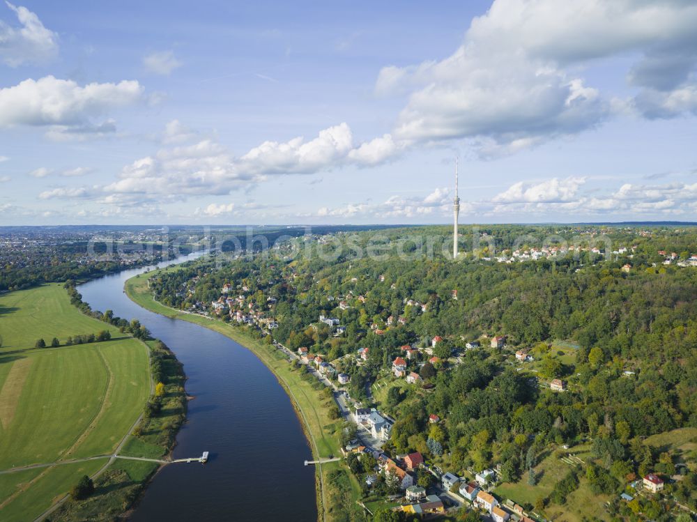 Dresden from the bird's eye view: Riparian zones on the course of the river of the River Elbe on street Pillnitzer Landstrasse in the district Tolkewitz in Dresden in the state Saxony, Germany