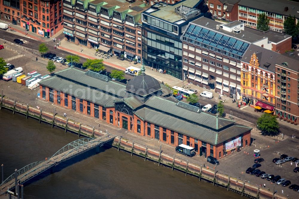 Hamburg from above - Riparian zones on the course of the river der Elbe on the Fish Auction Hall in Hamburg in Germany