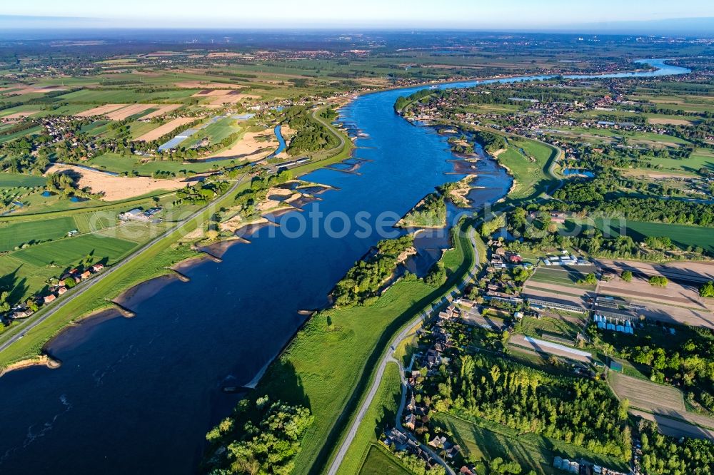 Aerial photograph Hamburg - Riparian zones on the course of the river of the Elbe at the Zollenspieker nature reserve in the district Kirchwerder in Hamburg, Germany