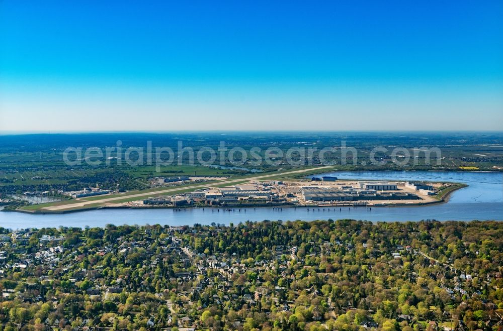 Aerial image Hamburg - Riparian zones on the course of the river of the River Elbe in the district Blankenese in Hamburg, Germany