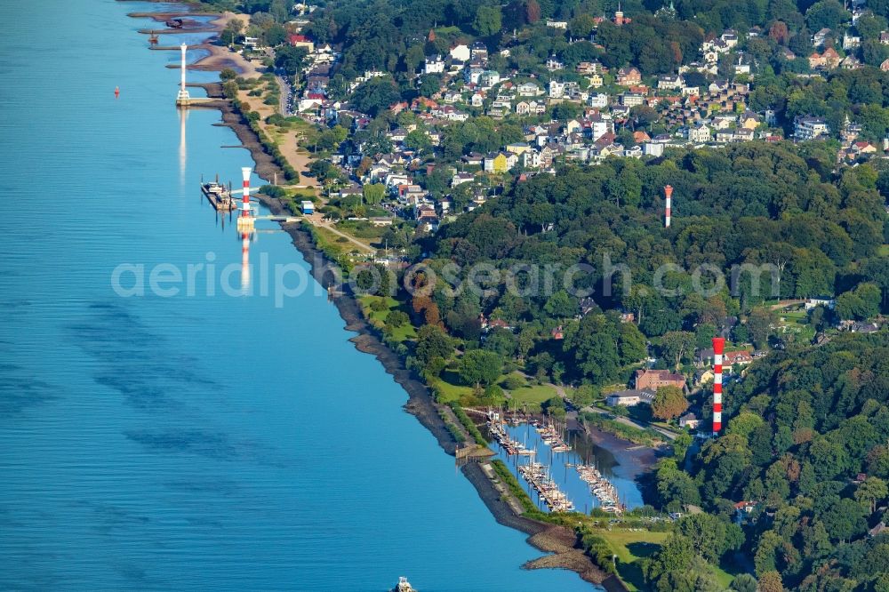 Aerial photograph Hamburg - Riparian zones on the course of the river of the River Elbe in the district Blankenese in Hamburg, Germany