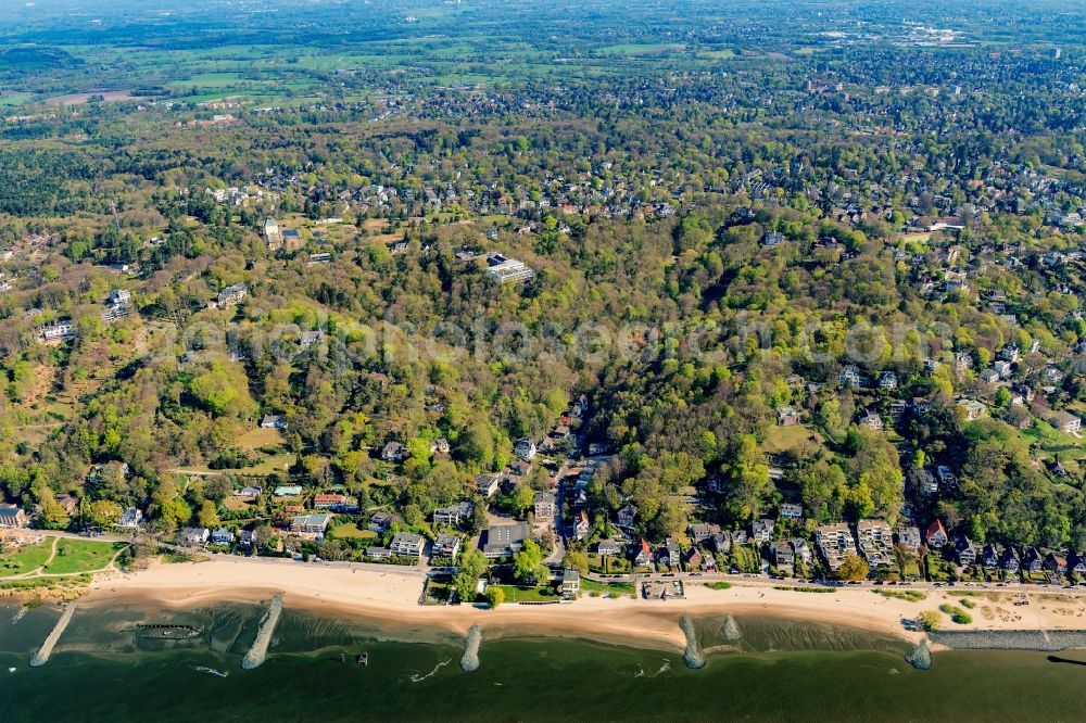 Hamburg from the bird's eye view: Riparian zones on the course of the river of the River Elbe in the district Blankenese in Hamburg, Germany