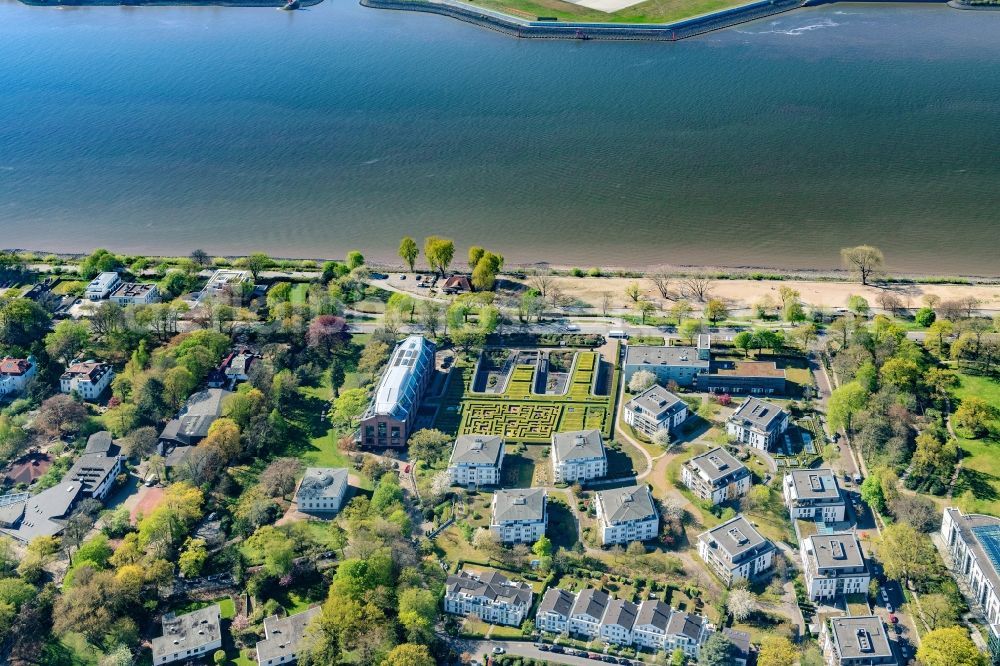 Hamburg from above - Riparian zones on the course of the river of the River Elbe in the district Blankenese in Hamburg, Germany