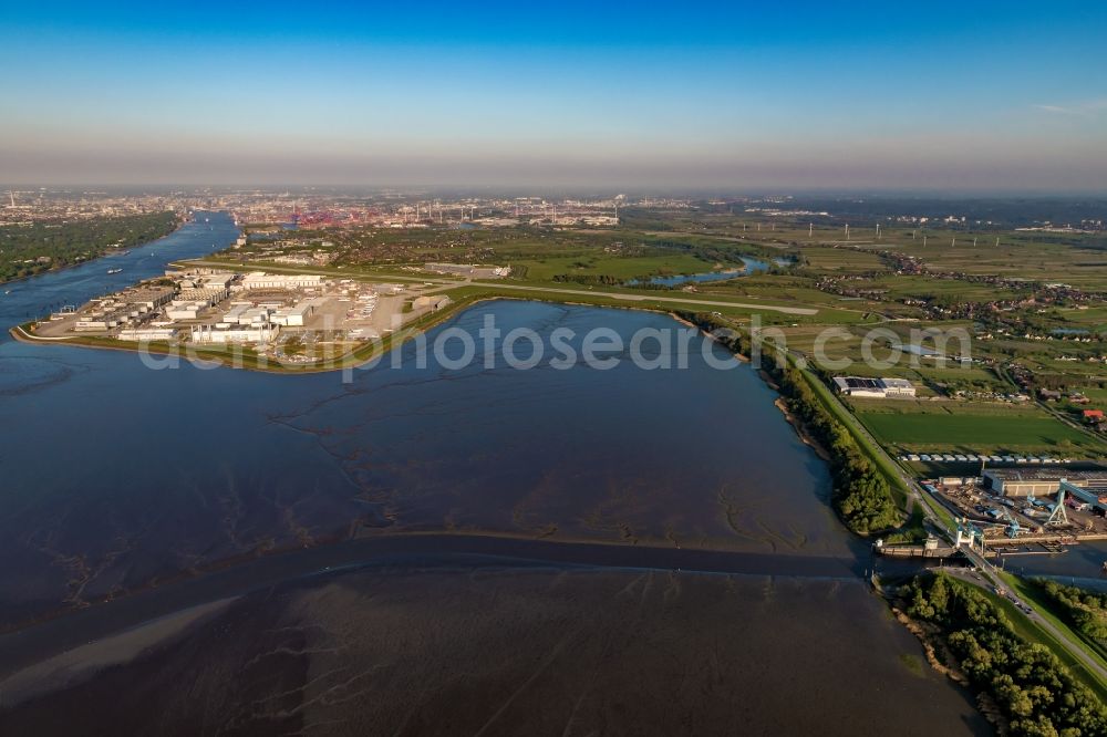 Aerial image Hamburg - Riparian zones on the course of the river of the River Elbe in the district Finkenwerder in Hamburg, Germany