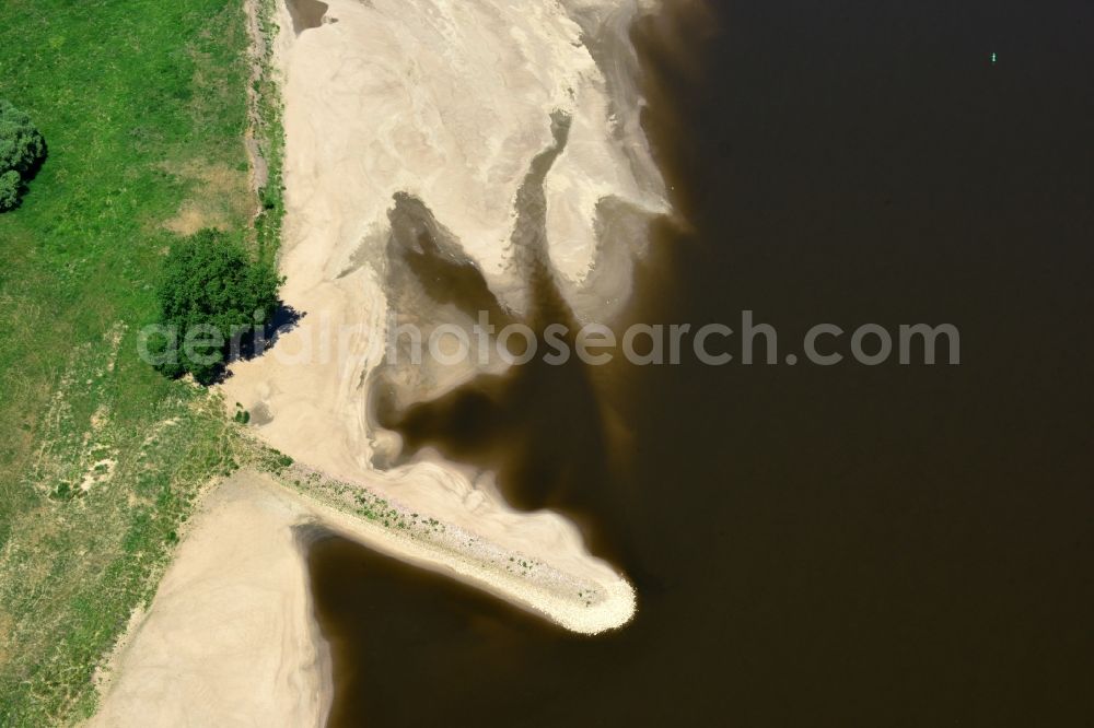 Hansestadt Werben (Elbe) from above - Riparian zones on the course of the river Elbe with sand nourishments banking and deposit surfaces near Hansestadt Werben (Elbe) in the state Saxony-Anhalt