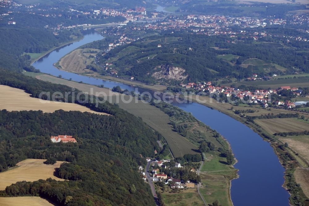 Aerial image Scharfenberg - Riparian zones on the course of the river of Elbe in Scharfenberg in the state Saxony