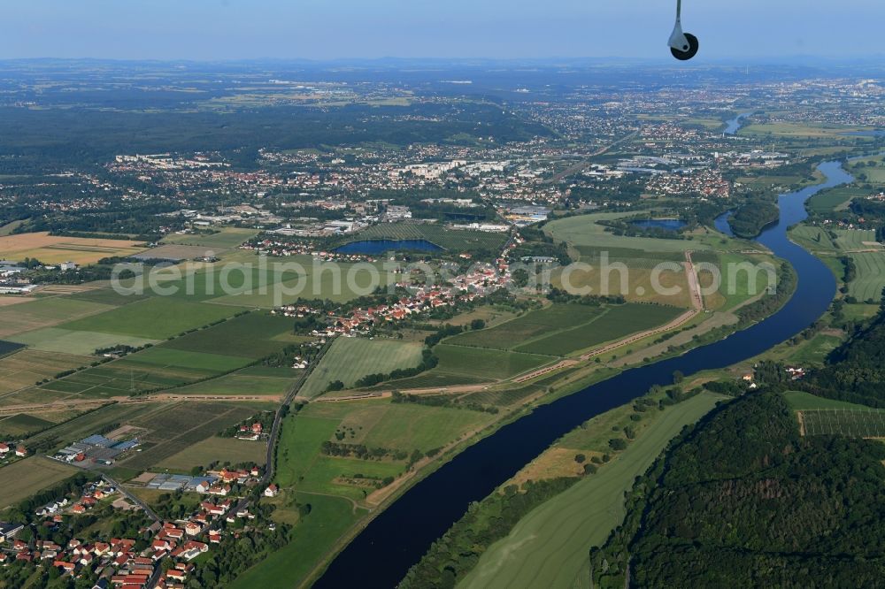 Sörnewitz from the bird's eye view: Riparian zones on the course of the river of the River Elbe in Soernewitz in the state Saxony, Germany