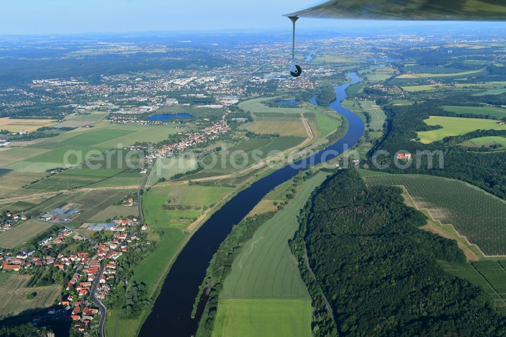 Aerial photograph Sörnewitz - Riparian zones on the course of the river of the River Elbe in Soernewitz in the state Saxony, Germany