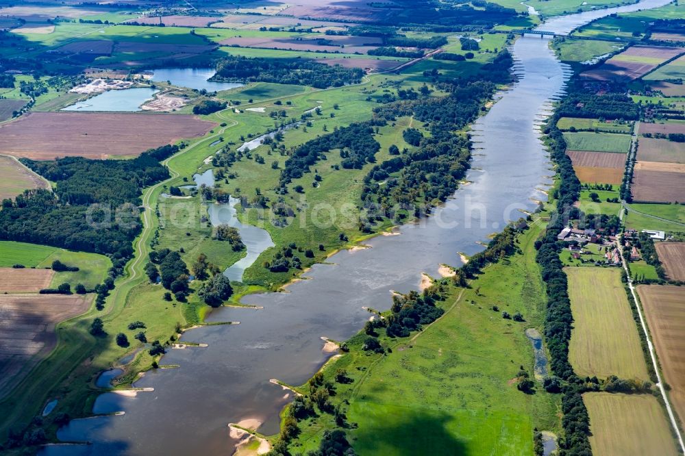 Aerial photograph Storkau (Elbe) - Riparian zones on the course of the river of Elbe in Storkau (Elbe) in the state Saxony-Anhalt, Germany