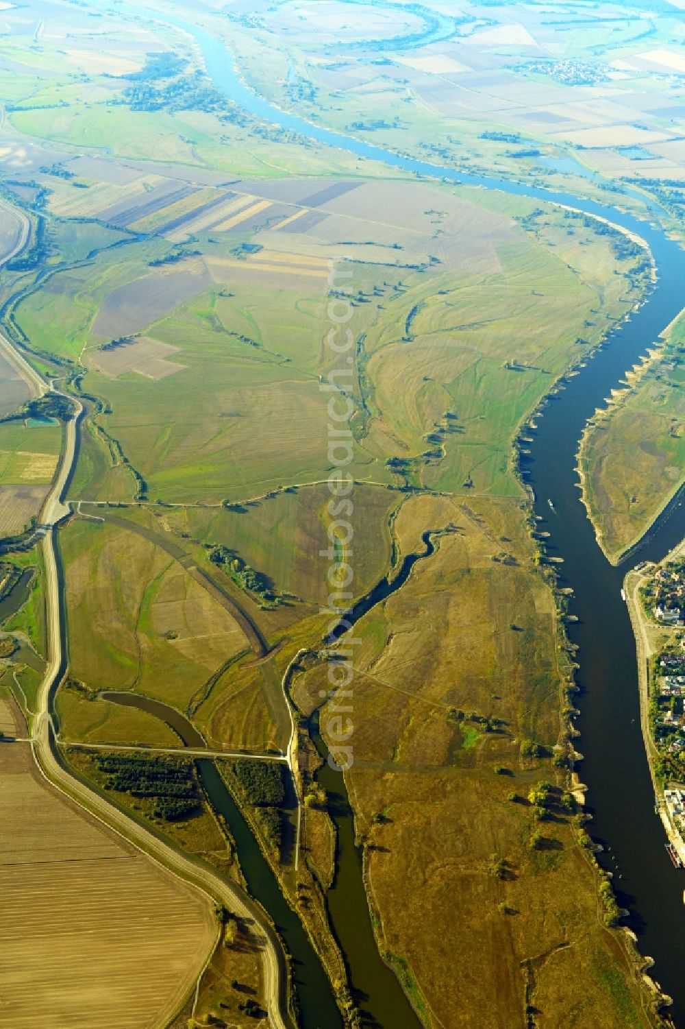 Aerial image Tangermünde - Riparian zones on the course of the river of the River Elbe in Tangermuende in the state Saxony-Anhalt, Germany