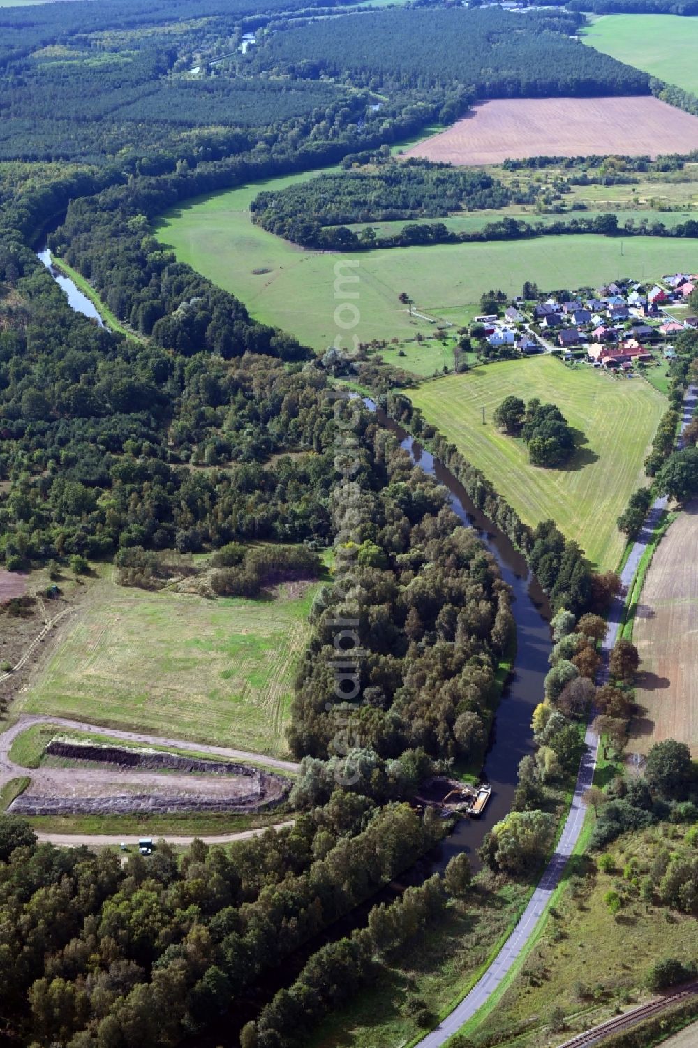 Möderitz from the bird's eye view: Riparian zones on the course of the river of Elde in Moederitz in the state Mecklenburg - Western Pomerania, Germany