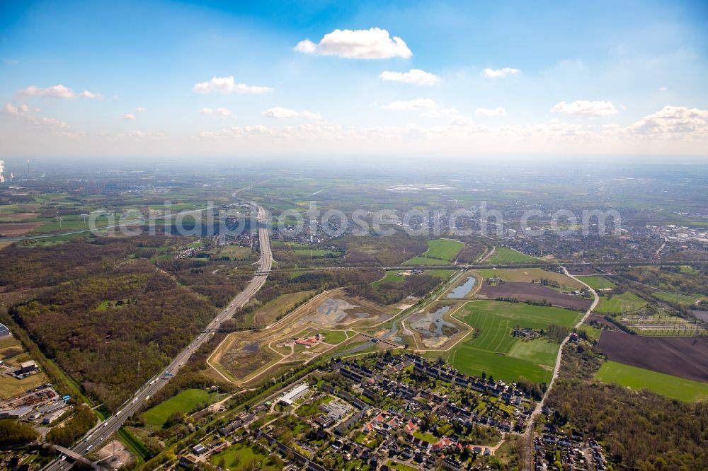 Castrop-Rauxel from above - Riparian zones on the course of the river der Emscher with newly built rainwater retention basin in Castrop-Rauxel in the state North Rhine-Westphalia