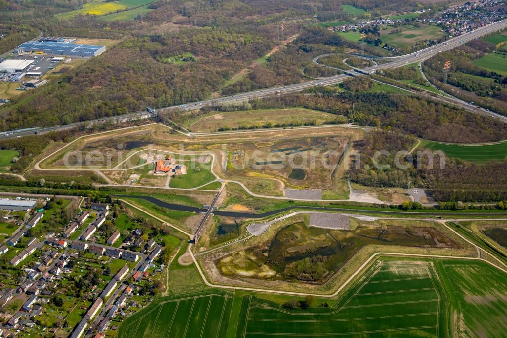 Aerial image Castrop-Rauxel - Riparian zones on the course of the river der Emscher with newly built rainwater retention basin in Castrop-Rauxel in the state North Rhine-Westphalia