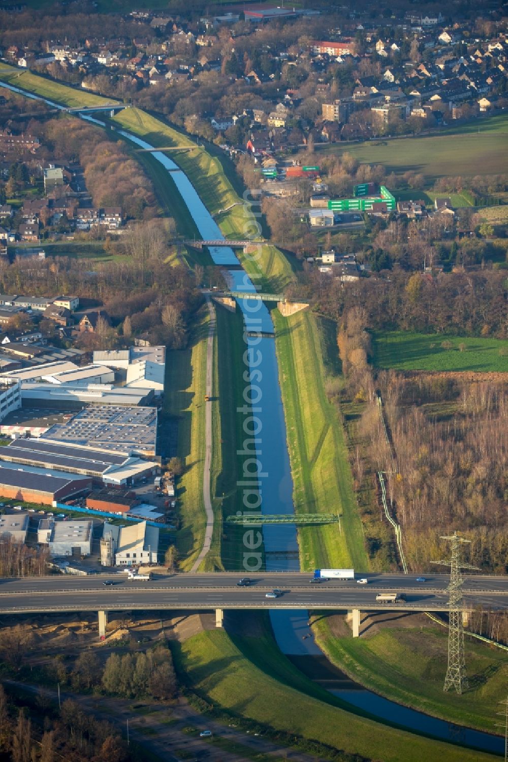 Buschhausen from above - Riparian zones on the course of the river Emscher in Buschhausen in the state of North Rhine-Westphalia