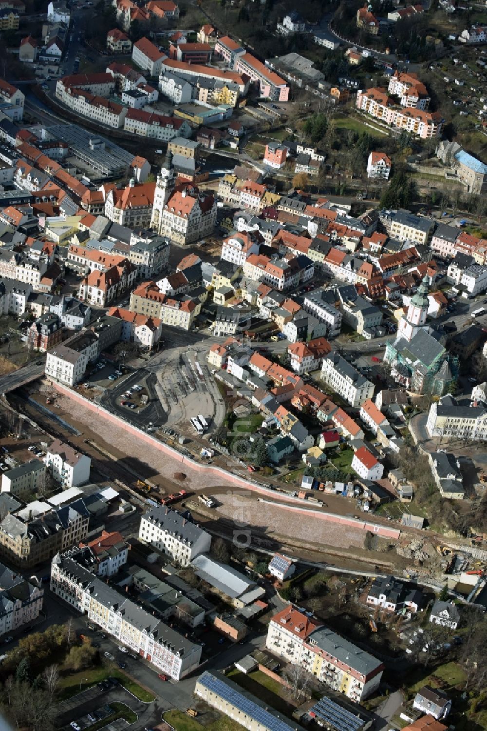 Döbeln from the bird's eye view: Expansion and securing construction sites to the shore areas of the river course of Flutmulde in Doebeln in Saxony