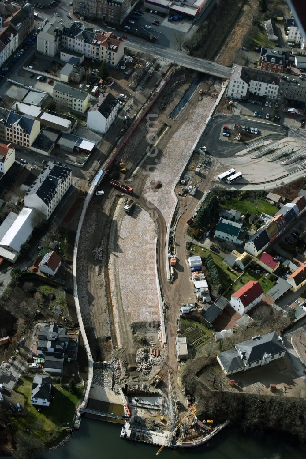 Aerial photograph Döbeln - Expansion and securing construction sites to the shore areas of the river course of Flutmulde in Doebeln in Saxony