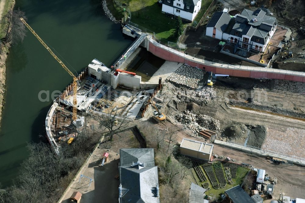 Döbeln from the bird's eye view: Expansion and securing construction sites to the shore areas of the river course of Flutmulde in Doebeln in Saxony