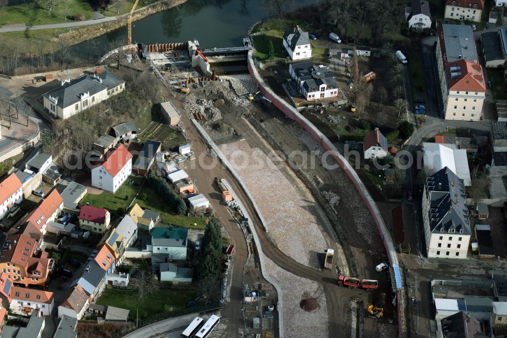 Aerial photograph Döbeln - Expansion and securing construction sites to the shore areas of the river course of Flutmulde in Doebeln in Saxony