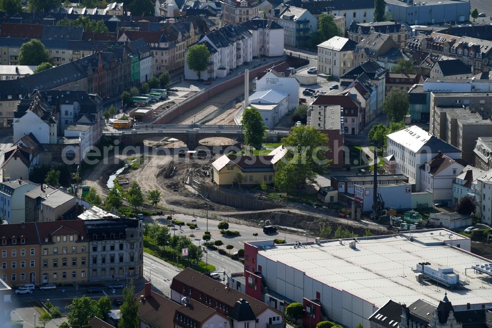 Döbeln from the bird's eye view: Expansion and securing construction sites to the shore areas of the river course of Flutmulde in Doebeln in Saxony