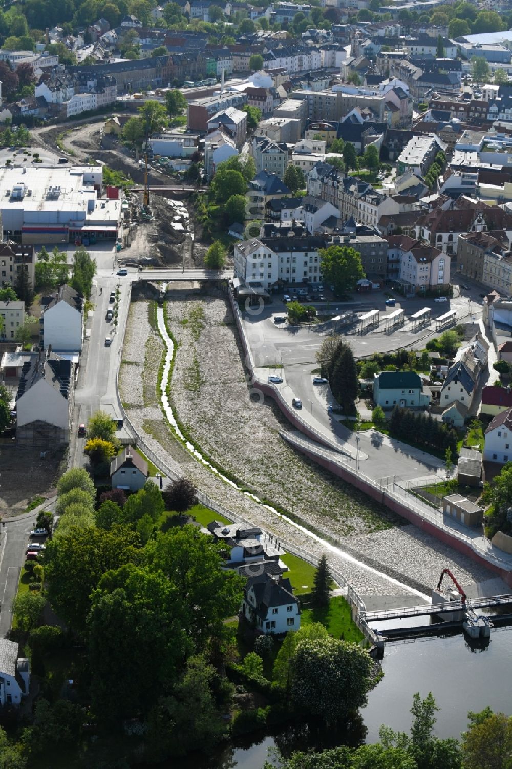 Döbeln from above - Expansion and securing construction sites to the shore areas of the river course of Flutmulde in Doebeln in Saxony