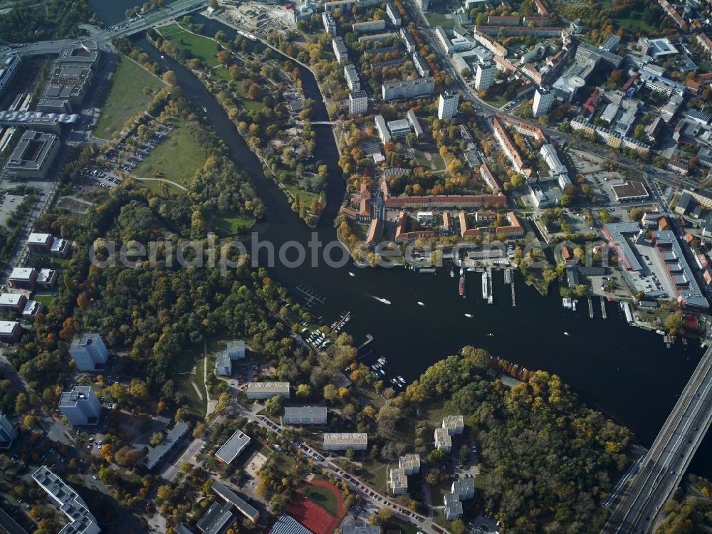 Potsdam from above - Riparian zones on the course of the river Havel at the Freundschaftsinsel in Potsdam in the state Brandenburg