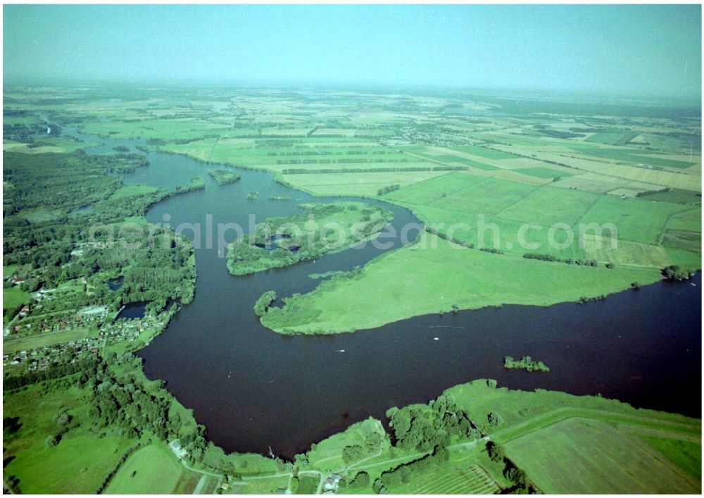 Groß Kreutz (Havel) from the bird's eye view: Riparian zones on the course of the river der Havel in Gross Kreutz (Havel) in the state Brandenburg