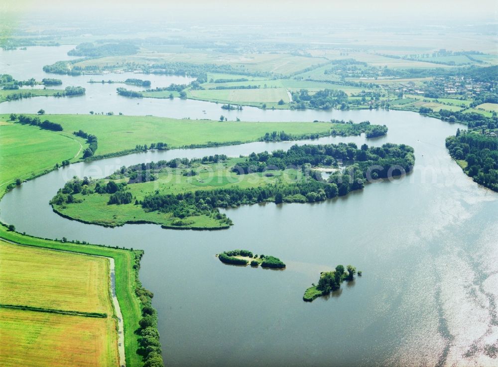 Groß Kreutz (Havel) from the bird's eye view: Riparian zones on the course of the river der Havel in Gross Kreutz (Havel) in the state Brandenburg