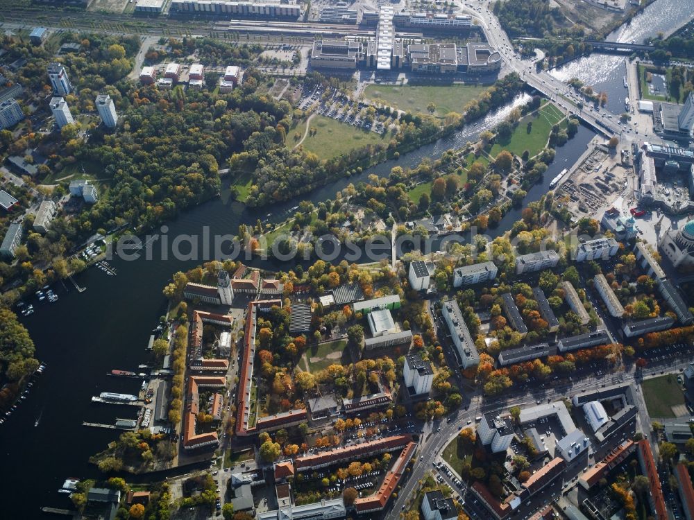 Potsdam from above - Riparian zones on the course of the river Havel at the Freundschaftsinsel in Potsdam in the state Brandenburg